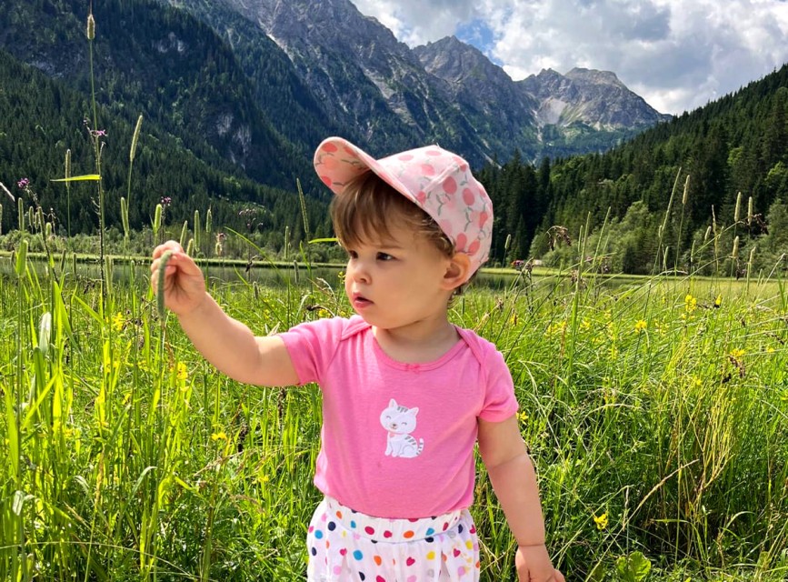 Familienzeit am Jägersee in Kleinarl mit Kleinkind in der Natur
