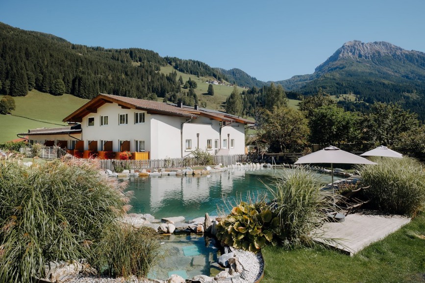 Naturbadeteich beim Familienhotel Botenwirt in Kleinarl