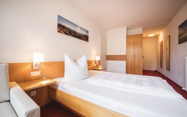 Doppelzimmer mit Verbindungstür für bis zu 6 Personen