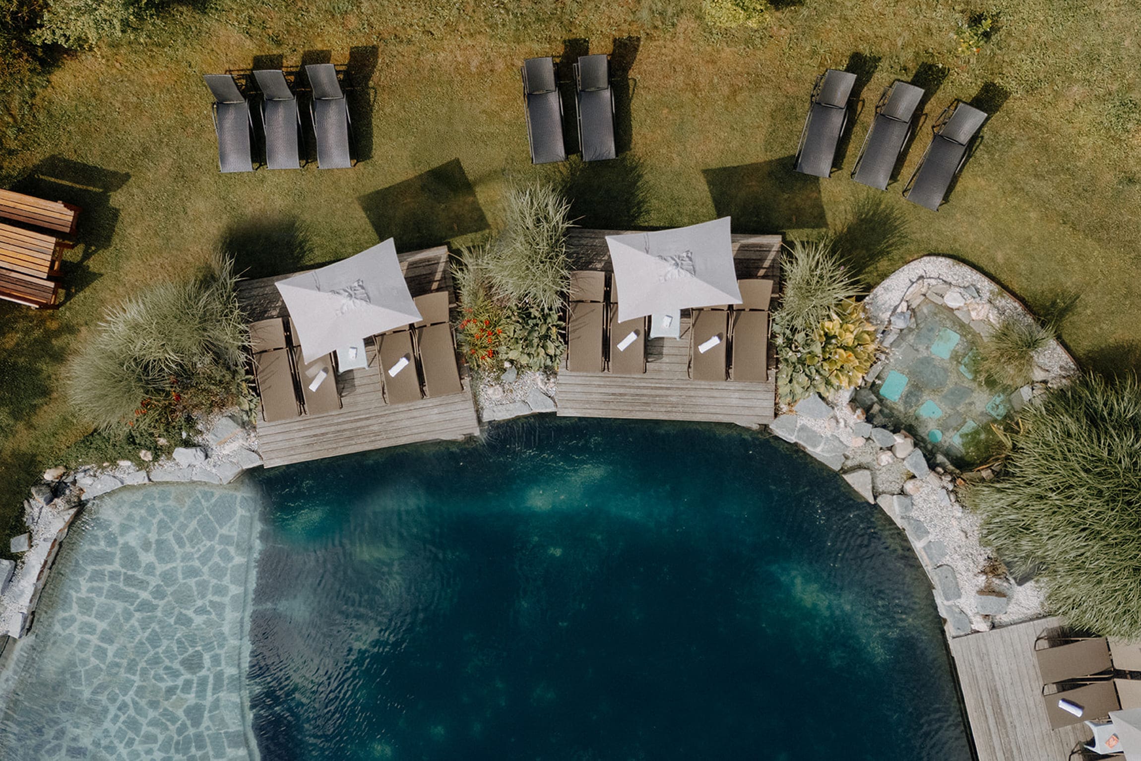 Naturbadeteich genießen beim Hotel Botenwirt im Salzburgerland