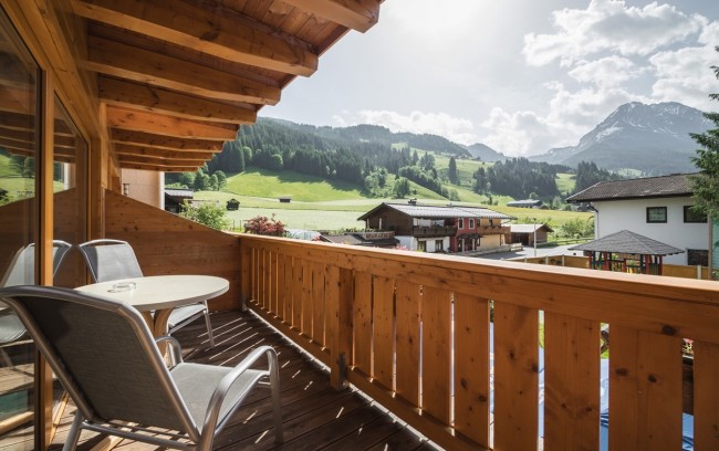 Herrlicher Blick über die Salzburger Bergwelt vom Balkon