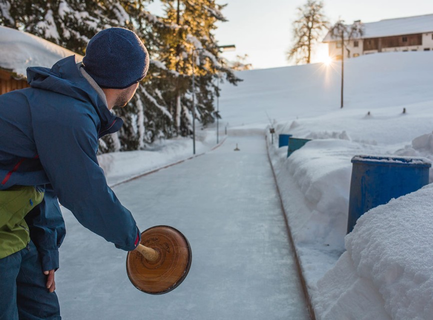 Ice stock sport with Senior Chef Erich during winter vacation &copy; Wagrain-Kleinarl Tourism