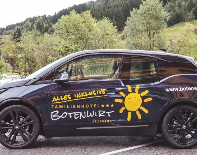 an unserer E-Tankstelle kannst du dein Auto gratis laden