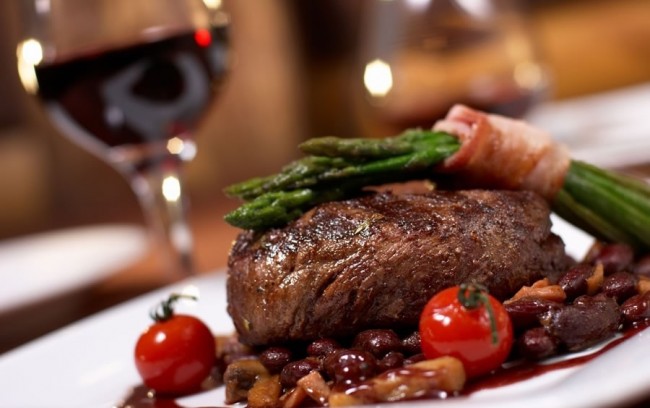 Das Rindfleisch beziehen wir größtenteils von unseren Biobauern aus Kleinarl