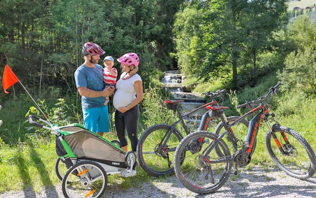 Auch E-Biketouren für die ganze Familie sind möglich© Wagrain-Kleinarl Tourismus