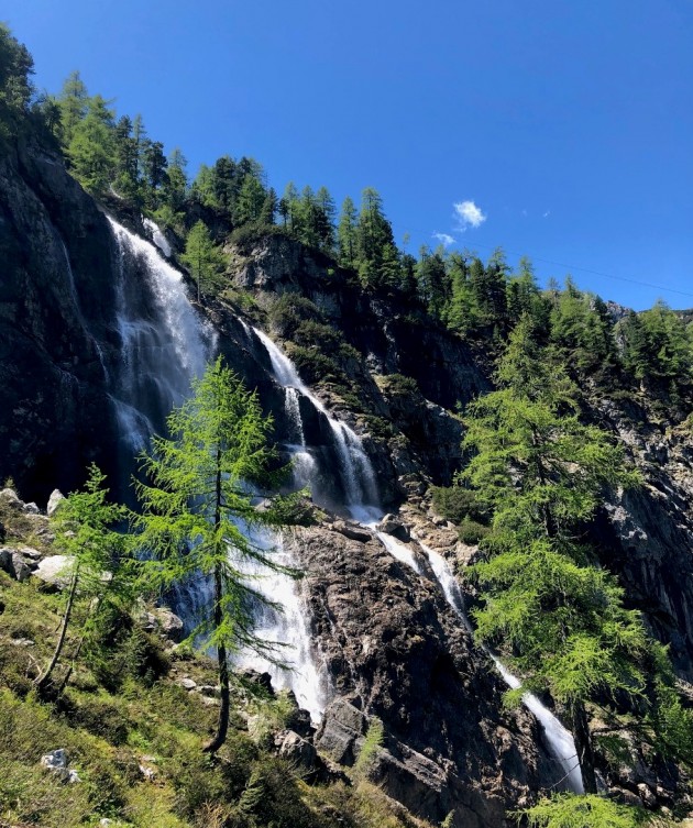 Wasserfall entlang des Wanderweges zum Tappenkarsee 