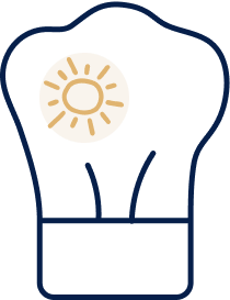 Eine Kochm&uuml;tze mit einer stilisierten Sonne darauf