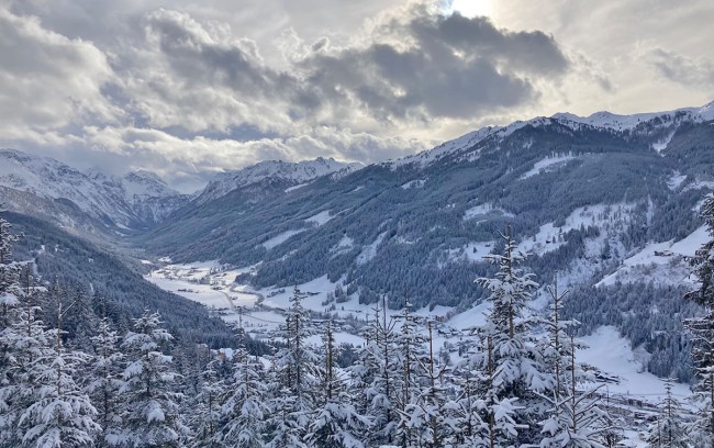 Blick auf das winterliche Kleinarltal