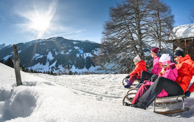 Eine Rodelpartie ist immer eine gute Idee © Wagrain-Kleinarl Tourismus