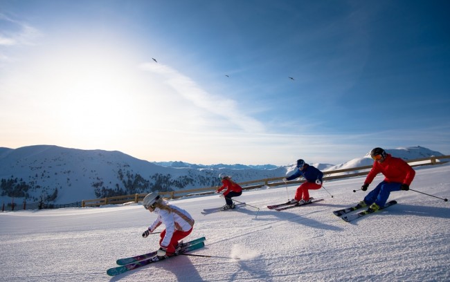 Mit der Familie oder Freunden die Piste hinunter sausen © Ski amadé