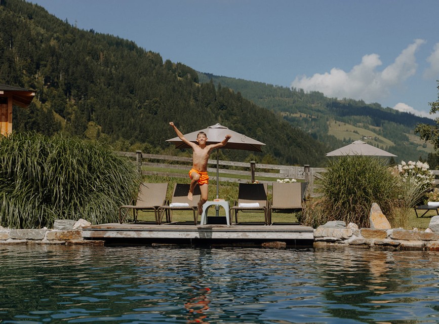 Familienzeit im gem&uuml;tlichen Gastgarten des Botenwirts in Kleinarl