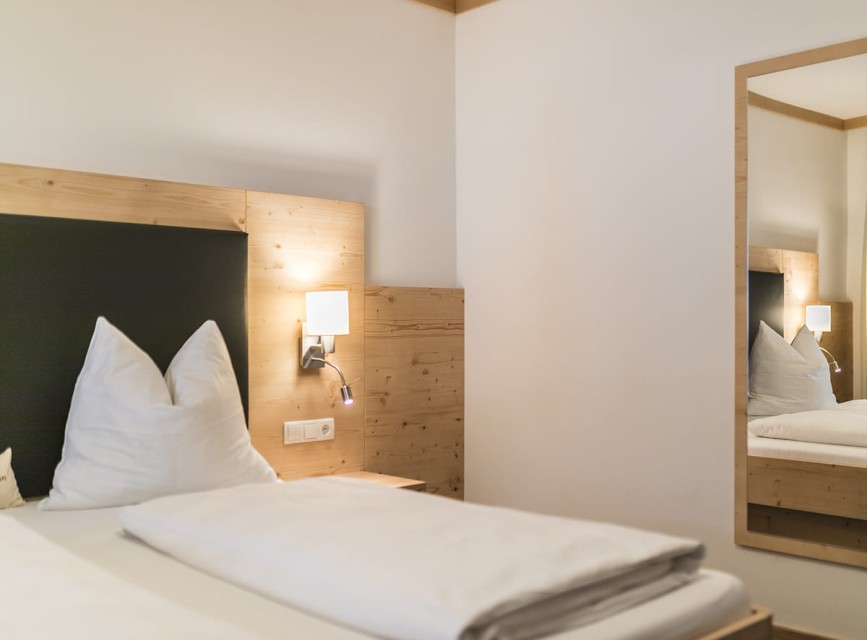 Bright, cozy double room in Botenwirt